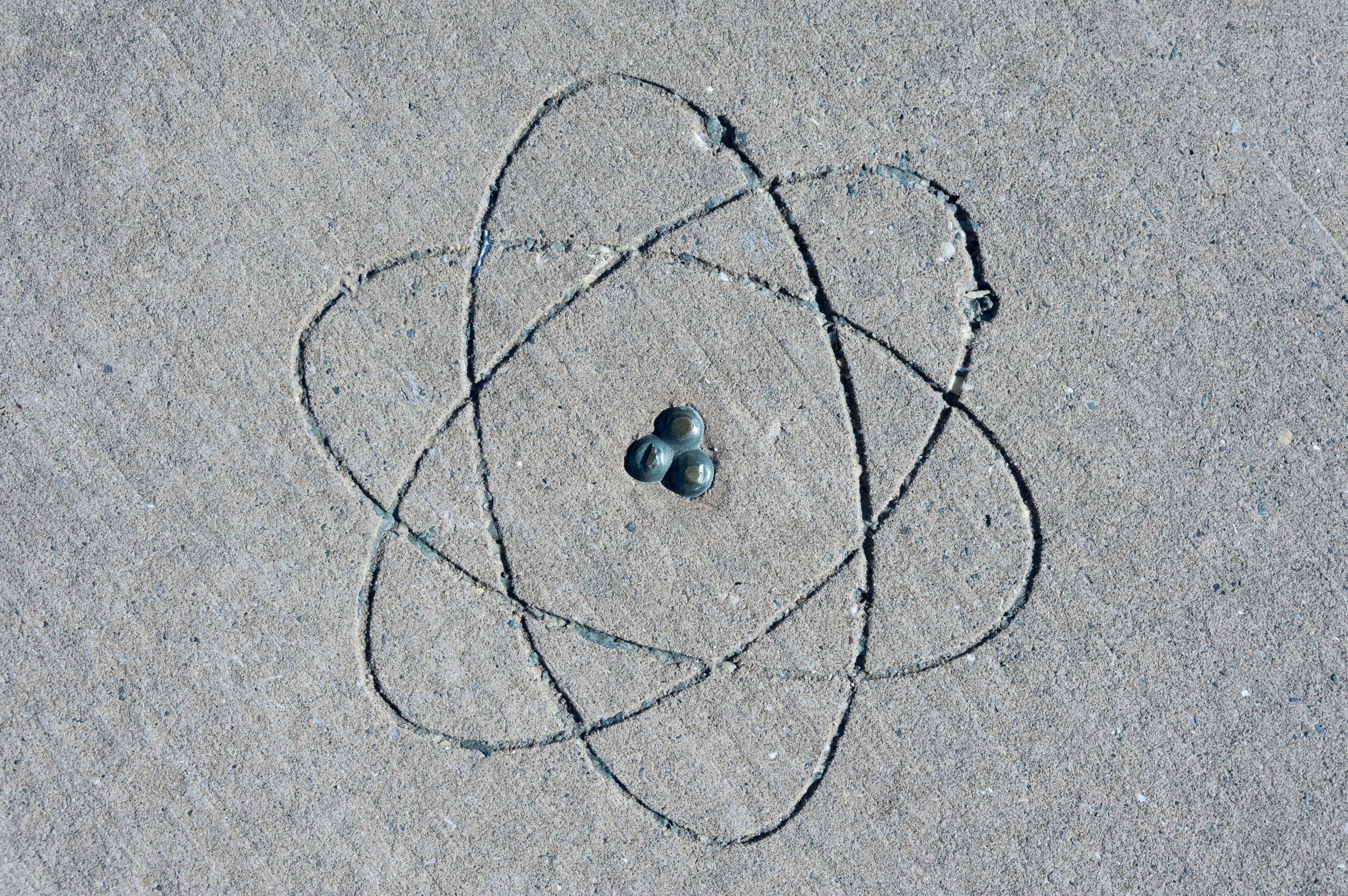 Promieniotwórczy_atom